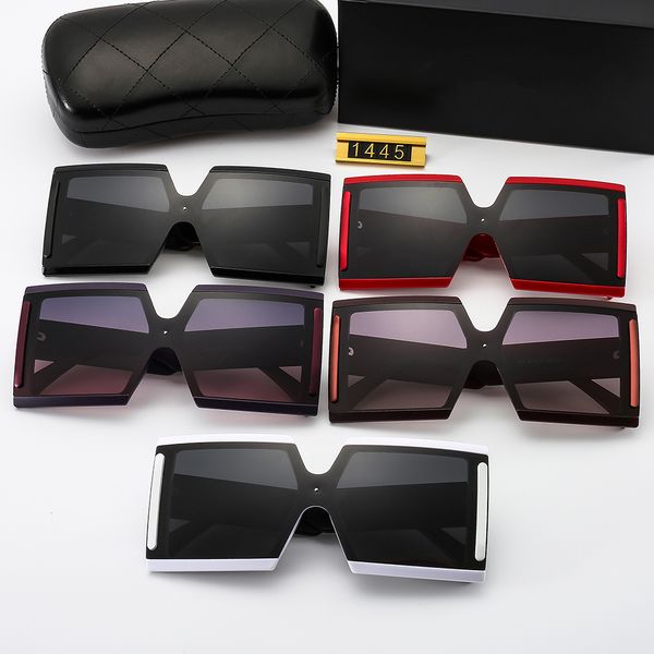 2021 fashion resin lens sunglasses pc frame men and women polarized sunglasses come with box no. 1445, White;black
2021 fashion resin lens sunglasses pc frame men and women polarized sunglasses come with box no. 1445, White;black