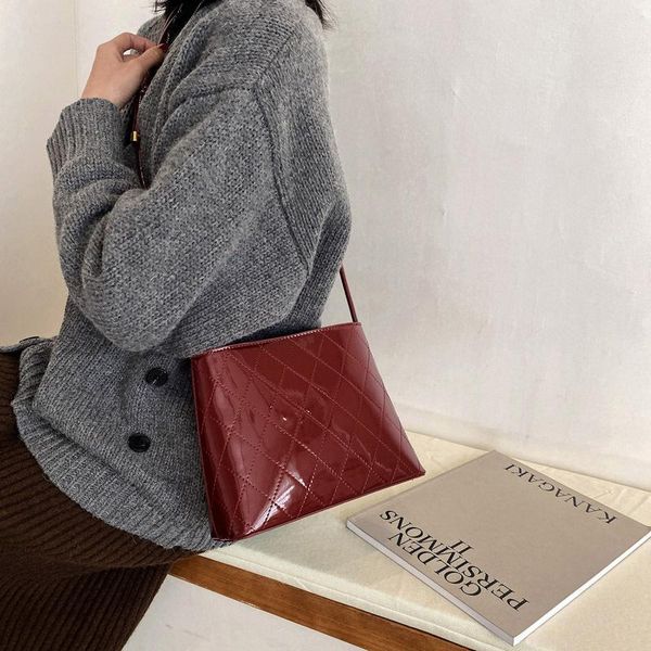 texture bucket bag women's 2021 spring new fashion one shoulder messenger bag korean simple lingge underarm satchels
texture bucket bag women's 2021 spring new fashion one shoulder messenger bag korean simple lingge underarm satchels