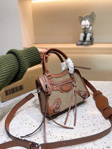 neo classic the hacker project motorcycle tote bag x gm mm womens designers hourglass aria mens luxurys handle crossbody shoulder bags shopp
neo classic the hacker project motorcycle tote bag x gm mm womens designers hourglass aria mens luxurys handle crossbody shoulder bags shopp