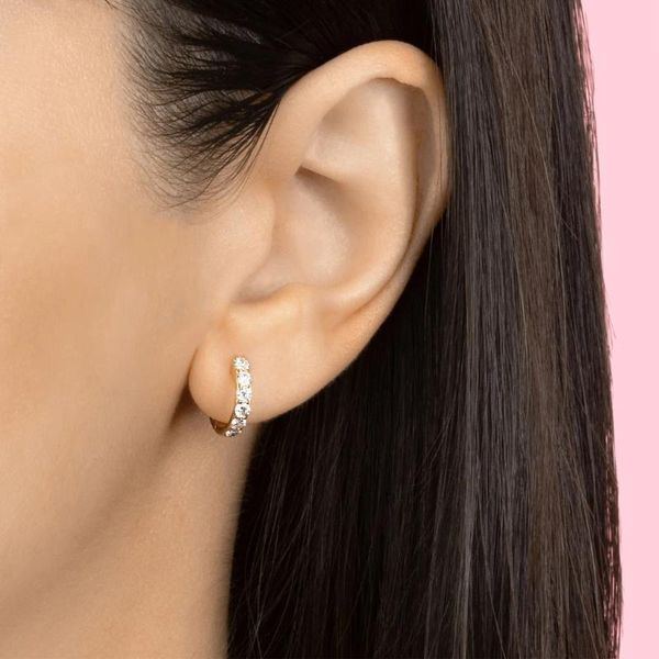 hoop & huggie classic multicolor cz zircon small earrings for women fashion round circle simple jewelry brincos 2021, Golden;silver
hoop & huggie classic multicolor cz zircon small earrings for women fashion round circle simple jewelry brincos 2021, Golden;silver