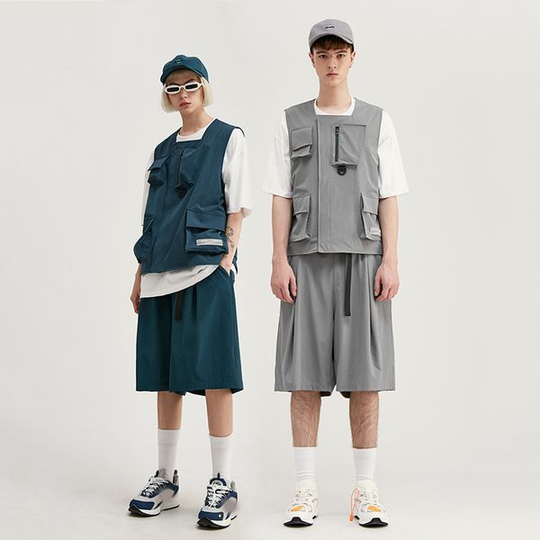 iefb / men's wear 2020 autumn new functional windbreaker fabric three-dimensional pocket vest + loose shorts set lj201126, Gray
iefb / men's wear 2020 autumn new functional windbreaker fabric three-dimensional pocket vest + loose shorts set lj201126, Gray