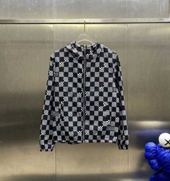 21ss autumn and winter fashion luxury full-body checkered letter printing jacket men's designer high-quality black and white contrast, Black;brown
21ss autumn and winter fashion luxury full-body checkered letter printing jacket men's designer high-quality black and white contrast, Black;brown