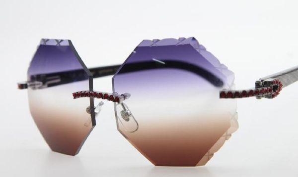 2020 wholesale 4189706 rimless black flower buffalo horn diamond sunglasses red stone glasses carved purple brown03, White;black
2020 wholesale 4189706 rimless black flower buffalo horn diamond sunglasses red stone glasses carved purple brown03, White;black