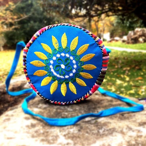 chinese embroidered round shoulder bag small beach handbags women summer hollow handmade messenger crossbody bags 012702
chinese embroidered round shoulder bag small beach handbags women summer hollow handmade messenger crossbody bags 012702