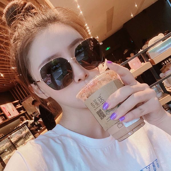 sunglasses 2020 new korean fashion women's personality big round face thin anti ultraviolet polarizing net red sunglasses, White;black
sunglasses 2020 new korean fashion women's personality big round face thin anti ultraviolet polarizing net red sunglasses, White;black