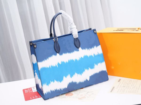 totes handbags tote bag pattern embossed print single shoulder bag female model green red khaki matching to dye blue medium size
totes handbags tote bag pattern embossed print single shoulder bag female model green red khaki matching to dye blue medium size
