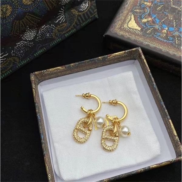 87% off wholesale shop family new full diamond pearl earrings women's high version, Golden
87% off wholesale shop family new full diamond pearl earrings women's high version, Golden