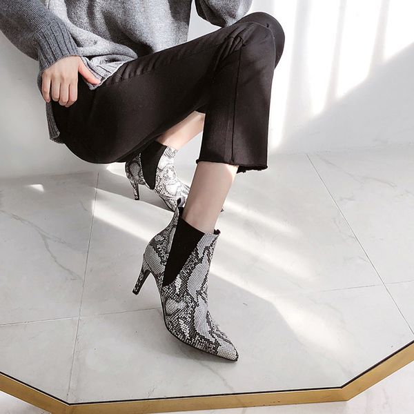 2021 new in heels short fall and winter joker plus velvet women's pointed shoes thin documentary boots m0g2, Black
2021 new in heels short fall and winter joker plus velvet women's pointed shoes thin documentary boots m0g2, Black