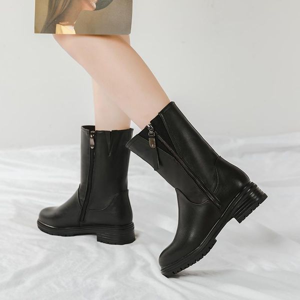2020 winter women's large size 35-43 fur integrated snow boots plus velvet waterproof non-slip middle tube leather women's boots, Black
2020 winter women's large size 35-43 fur integrated snow boots plus velvet waterproof non-slip middle tube leather women's boots, Black