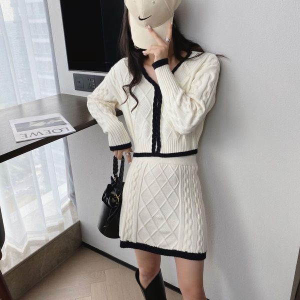 new black white contrast v-neck knitted cardigan coat a-line hip skirt suit temperament female, Gray
new black white contrast v-neck knitted cardigan coat a-line hip skirt suit temperament female, Gray