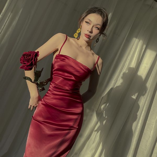 2021 new elegant vintage red wintertime girdle of spaghetti vest ankle-length long without back dress thin for women's party y9sa, Black;gray
2021 new elegant vintage red wintertime girdle of spaghetti vest ankle-length long without back dress thin for women's party y9sa, Black;gray