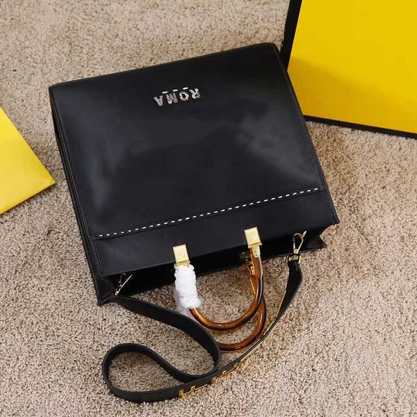 bag showecomfort0120222022fashion women luxurys designers bags genuine leather handbags messenger crossbody shoulder bag totes evening bucke 
bag showecomfort0120222022fashion women luxurys designers bags genuine leather handbags messenger crossbody shoulder bag totes evening bucke