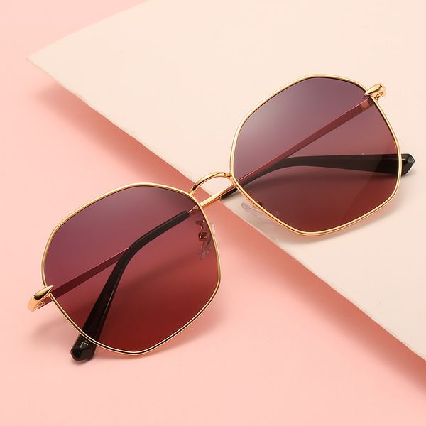 2020 new fashion multilateral women's 1168 tourism street pgraphy tide polarized sunglasses, White;black
2020 new fashion multilateral women's 1168 tourism street pgraphy tide polarized sunglasses, White;black