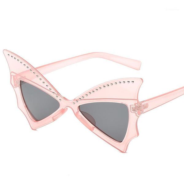 2020 new fashion oversize sunglasses women bat sharp shades sun glasses rivet big frame sunglass personality dance party glasses1, White;black
2020 new fashion oversize sunglasses women bat sharp shades sun glasses rivet big frame sunglass personality dance party glasses1, White;black