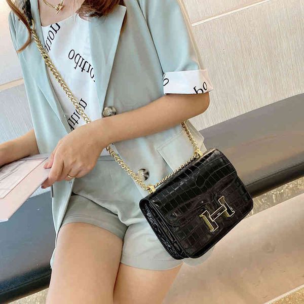 2022 factory wholesale messenger chain female pattern small square single shoulder underarm stewardess light luxury leather tofu bag
2022 factory wholesale messenger chain female pattern small square single shoulder underarm stewardess light luxury leather tofu bag