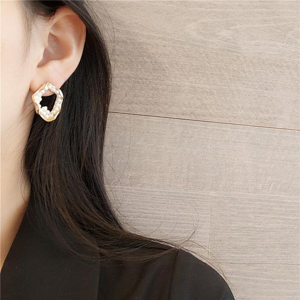 stud timeonly irregular hollow simulation pearls earrings korean style geometrical metal earring for women lady elegant jewelry, Golden;silver
stud timeonly irregular hollow simulation pearls earrings korean style geometrical metal earring for women lady elegant jewelry, Golden;silver