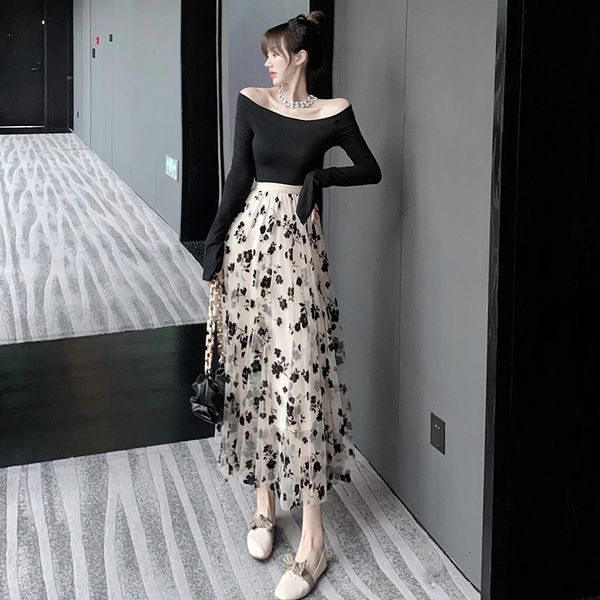 2020 autumn new temperament one line collar short + floral mesh skirt two piece fashion suit for women
2020 autumn new temperament one line collar short + floral mesh skirt two piece fashion suit for women