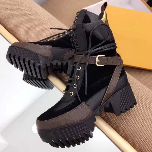 selling fashion women winter thick-soled black and white plus velvet warm lace retro red stitching short tube leather winter luxury mart
selling fashion women winter thick-soled black and white plus velvet warm lace retro red stitching short tube leather winter luxury mart