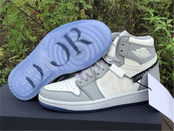 2020 release authentic 1 high og basketball shoes men women 1s wolf grey sail pn dust white with original box with dust bag cn8607-002
2020 release authentic 1 high og basketball shoes men women 1s wolf grey sail pn dust white with original box with dust bag cn8607-002