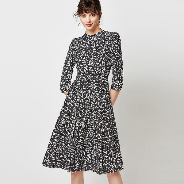elegant o-neck women a-line pleated dress 2020 floral print party midi dress vintage three quarter sleeve female autumn dresses1, Black;gray
elegant o-neck women a-line pleated dress 2020 floral print party midi dress vintage three quarter sleeve female autumn dresses1, Black;gray