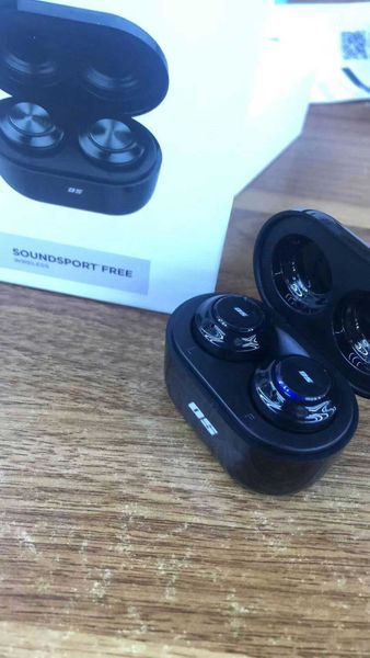 fashion headphone famous stylist tws wireless bluetooth in-ear earphones style headset grace charing compartment black white 2 colors
fashion headphone famous stylist tws wireless bluetooth in-ear earphones style headset grace charing compartment black white 2 colors