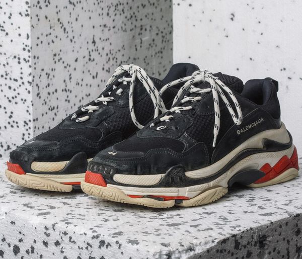 17fw baléncÃagá triple s fashion designer shoes platform sneaker for men women black bred white green pink mens casual shoe outdoor sneaker
17fw baléncÃagá triple s fashion designer shoes platform sneaker for men women black bred white green pink mens casual shoe outdoor sneaker
