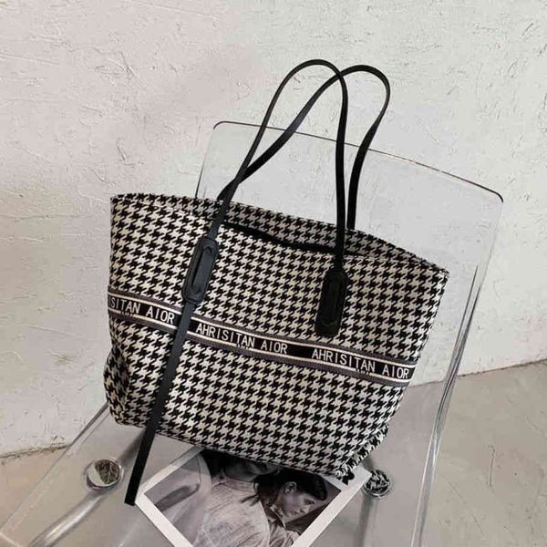 80% off shop clearance french minority women's new fashion high-grade sense versatile shoulder high-capacity student handbag
80% off shop clearance french minority women's new fashion high-grade sense versatile shoulder high-capacity student handbag