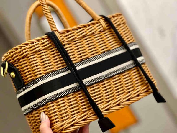 beach bags women handbag shoulder leather designer crossbody bamboo weaving lace up closure with belt handle 220304
beach bags women handbag shoulder leather designer crossbody bamboo weaving lace up closure with belt handle 220304