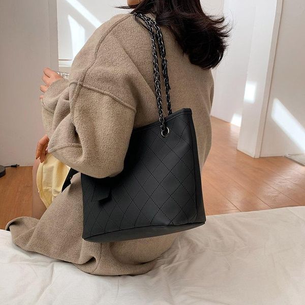 shoulder bags europe and the united states 2021 retro linge women's bag wholesale pu-chain tote trend stone-printed
shoulder bags europe and the united states 2021 retro linge women's bag wholesale pu-chain tote trend stone-printed