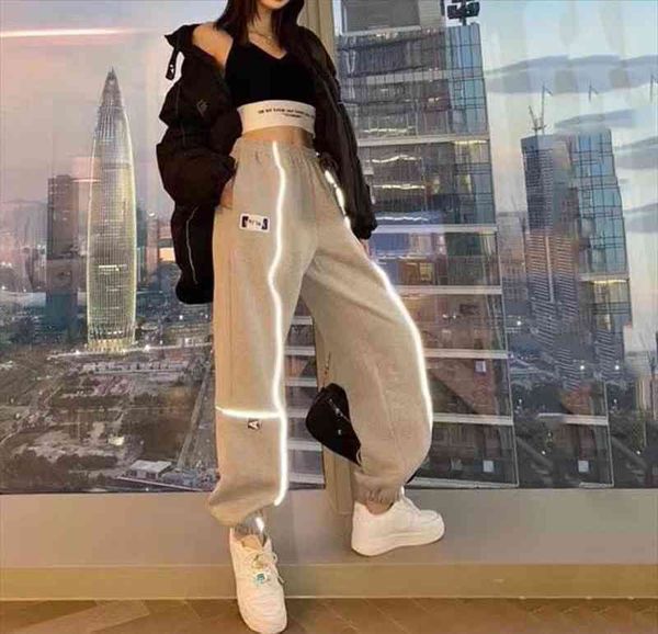 cx spring autumn same style korean women reflect light casual sport pant fashion loose high waist beam foot trouser, Black;white
cx spring autumn same style korean women reflect light casual sport pant fashion loose high waist beam foot trouser, Black;white