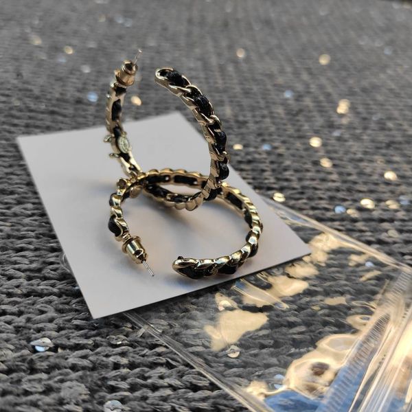 new fashion matel leather chain hoop earring luxury accessories classic chain fashion symbol c earrings designer gift with bag, White
new fashion matel leather chain hoop earring luxury accessories classic chain fashion symbol c earrings designer gift with bag, White