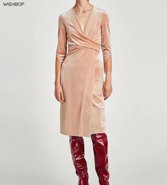 2020 spring woman fashion nude navy crossover velvet midi dress with v-neck gathered wrap front long sleeves with lace cuffs, Black;gray
2020 spring woman fashion nude navy crossover velvet midi dress with v-neck gathered wrap front long sleeves with lace cuffs, Black;gray