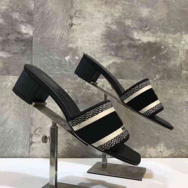 women's slippers, fashionable embroidered canvas with box, Black
women's slippers, fashionable embroidered canvas with box, Black