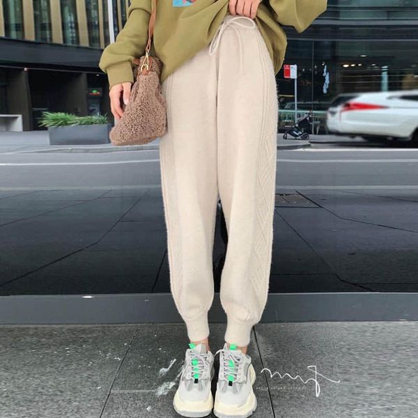 knitted trousers women's wide-leg beamed woolen trousers autumn and winter loose high waist slim casual harlan carrot pants, Black;white
knitted trousers women's wide-leg beamed woolen trousers autumn and winter loose high waist slim casual harlan carrot pants, Black;white