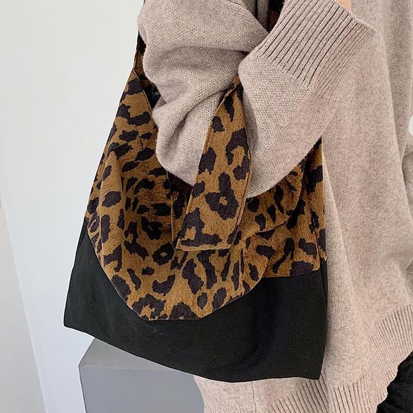 veryme large capacity retro women handbags fabric female shoulder bags simple soft shopping bag for women leopard bolsos mujer
veryme large capacity retro women handbags fabric female shoulder bags simple soft shopping bag for women leopard bolsos mujer