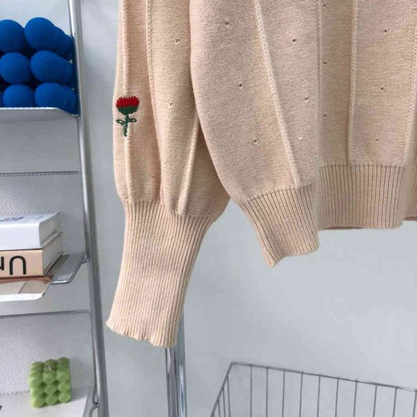2022 factory wholesale new model autumn and winter 21 version lazy wind hook flower embroidered sweater women's court elegant loose fas, White;black
2022 factory wholesale new model autumn and winter 21 version lazy wind hook flower embroidered sweater women's court elegant loose fas, White;black