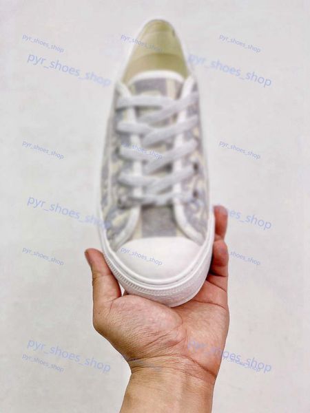 1.1 ladies design comfortable lace-up casual shoes luxe catwalk canvas full grain sheepskin inner sneakers, Black;red
1.1 ladies design comfortable lace-up casual shoes luxe catwalk canvas full grain sheepskin inner sneakers, Black;red