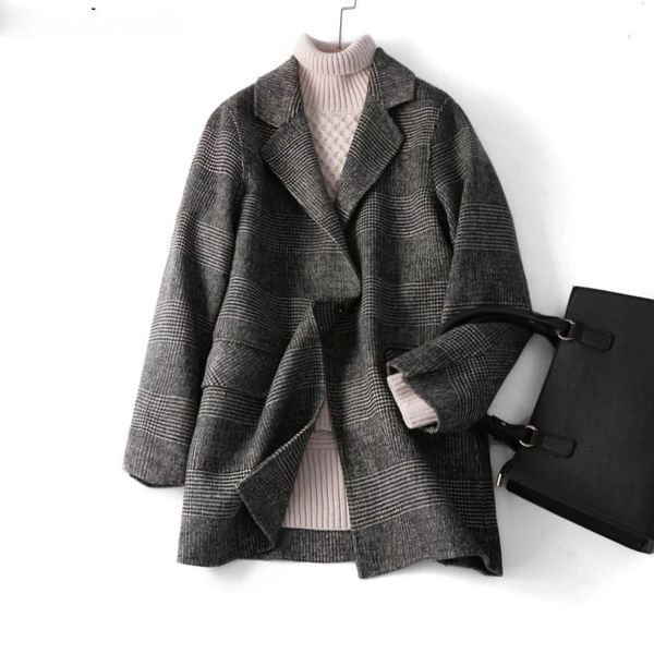 2021 hand-stitched wool double-sided plush coat plaid coat single breasted casual cashmere wool coat women female, Black;brown
2021 hand-stitched wool double-sided plush coat plaid coat single breasted casual cashmere wool coat women female, Black;brown