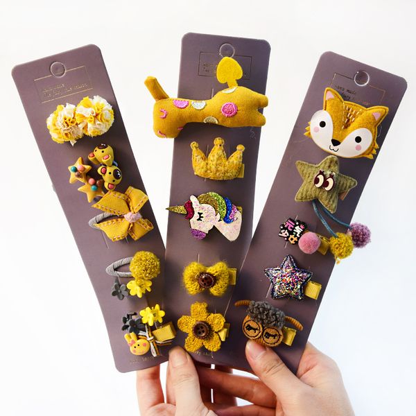 childrens hairpin female clip hairware girls do not hurt hair baby hair clip new retro cute princess hair accessories set fashion design, Golden;white
childrens hairpin female clip hairware girls do not hurt hair baby hair clip new retro cute princess hair accessories set fashion design, Golden;white