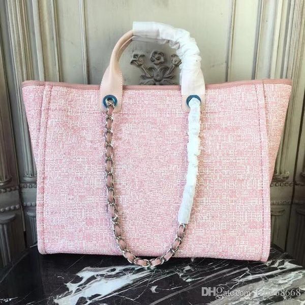 2019 early spring style, the latest pink, carrying large canvas leisure beach bag on the back, waterproof material, silver hardware
2019 early spring style, the latest pink, carrying large canvas leisure beach bag on the back, waterproof material, silver hardware