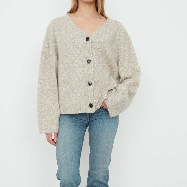 2020 autumn and winter new v-neck button wide-sleeved casual loose breathable wool knitted cardigan1, White
2020 autumn and winter new v-neck button wide-sleeved casual loose breathable wool knitted cardigan1, White