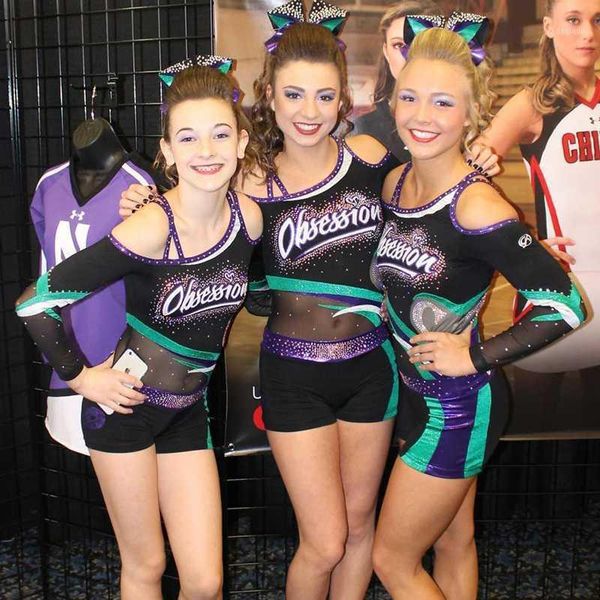 cheerleading 5sets professional competion cheerleader uniform hairbow pom male/female costume sport outfit custom made1
cheerleading 5sets professional competion cheerleader uniform hairbow pom male/female costume sport outfit custom made1