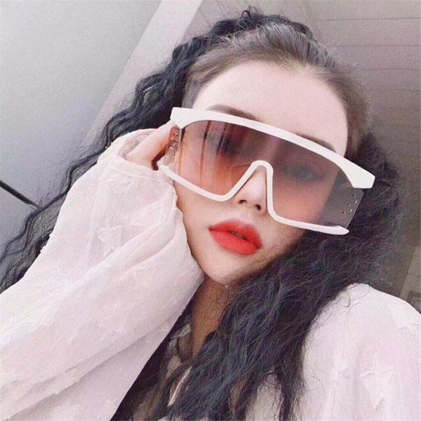 2020 new summer fashion, sunglasses, female net tiktok, glasses, super large square conjoined glasses, White;black
2020 new summer fashion, sunglasses, female net tiktok, glasses, super large square conjoined glasses, White;black