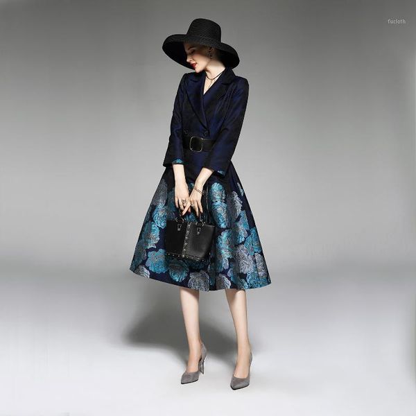 new spring women lapel luxury blue rose jacquard slim long trench coat retro double breasted overcoat lady plus size windbreaker1, Tan;black
new spring women lapel luxury blue rose jacquard slim long trench coat retro double breasted overcoat lady plus size windbreaker1, Tan;black