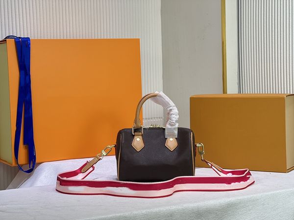 fashions men's women's bag the listing show style wholesale bag luxury designer high capacity fashion exquisite luxury clutch bags
fashions men's women's bag the listing show style wholesale bag luxury designer high capacity fashion exquisite luxury clutch bags