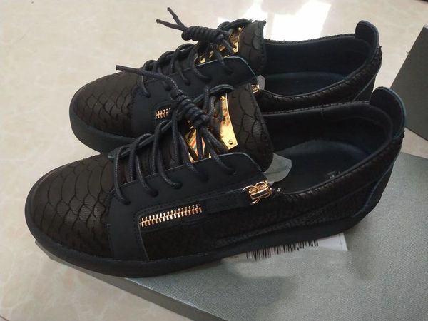 HOT Italy progettista luxe Casual Shoes Zipper Mens and Women Low Top Flat Shoes Genuine Leather Mens Shoes Sneakers Trainers 35-46, Black
HOT Italy progettista luxe Casual Shoes Zipper Mens and Women Low Top Flat Shoes Genuine Leather Mens Shoes Sneakers Trainers 35-46, Black