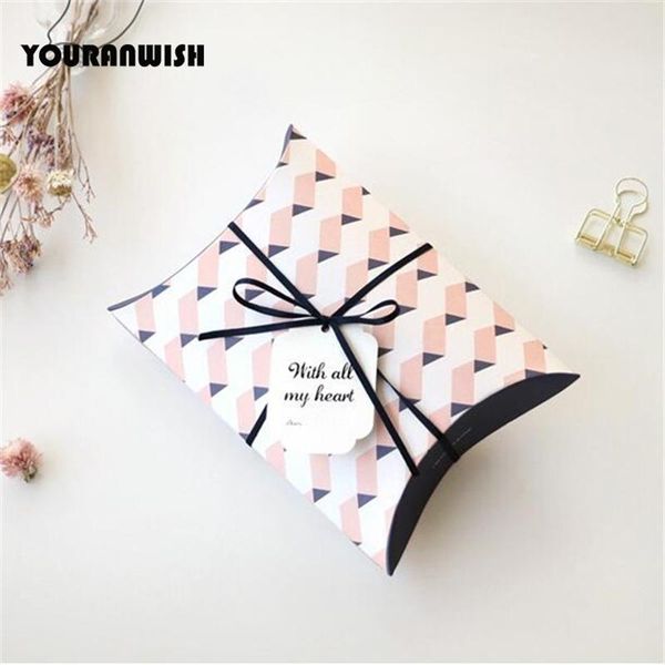 10pcs/lot 140x190mm korean version gift box pillow retro wedding party favor paper candy box baby shower gift boxes large
10pcs/lot 140x190mm korean version gift box pillow retro wedding party favor paper candy box baby shower gift boxes large