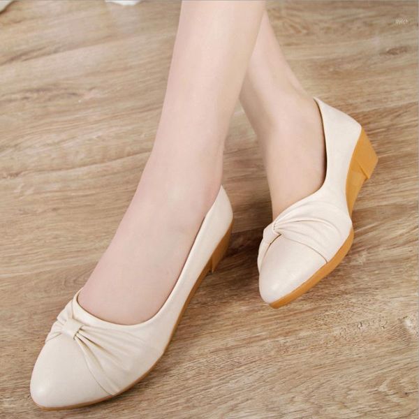 2020 spring autumn flat shoes women soft casual flats comfortable slip on black leather female mother shoes tenis feminino1
2020 spring autumn flat shoes women soft casual flats comfortable slip on black leather female mother shoes tenis feminino1