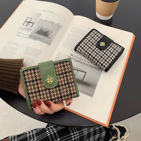 women handbag fashion contrast plaid short wallet folding stitching leather coin purse college small fresh plaid leather women wallet, Red;black
women handbag fashion contrast plaid short wallet folding stitching leather coin purse college small fresh plaid leather women wallet, Red;black
