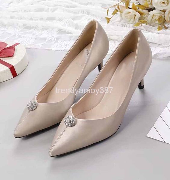 dress shoes wedding shoes female pointed high heels thin heel satin bridesmaid dress wedding bride, Black
dress shoes wedding shoes female pointed high heels thin heel satin bridesmaid dress wedding bride, Black